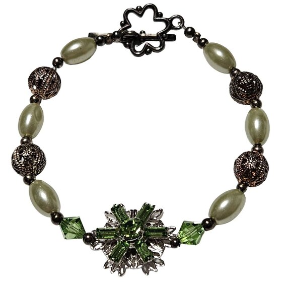 Vintage Green Crystal Faux Pearl Beaded Bracelet Silver Floral Clasp Jewelry - Picture 1 of 6
